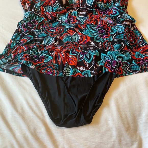 Womens plus size bathing suit - Picture 2 of 6